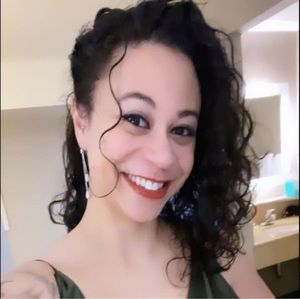 Meet your Posher, Elena